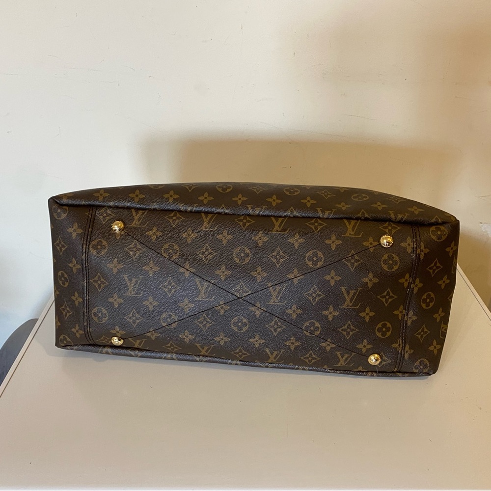 LOUIS VUITTON LV 
MONOGRAM CANVAS ARTSY MM - Picture 4 of 16